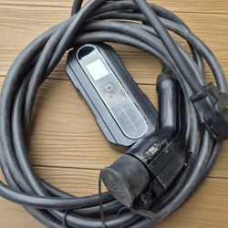 EV Charger 32A Level 2, Can Be Set To 20,16,20,24,32 Amp Vector