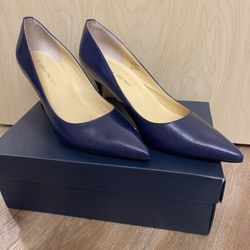 Brand new Ivanka Trump navy leather pumps