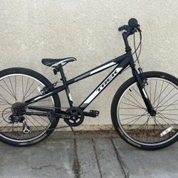 Like New - Trek MT200 7 Speed Mountain Bike 24” Wheels
