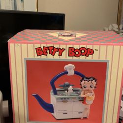 BETTY  BOOP KISS THE COOK 2003 King Features 