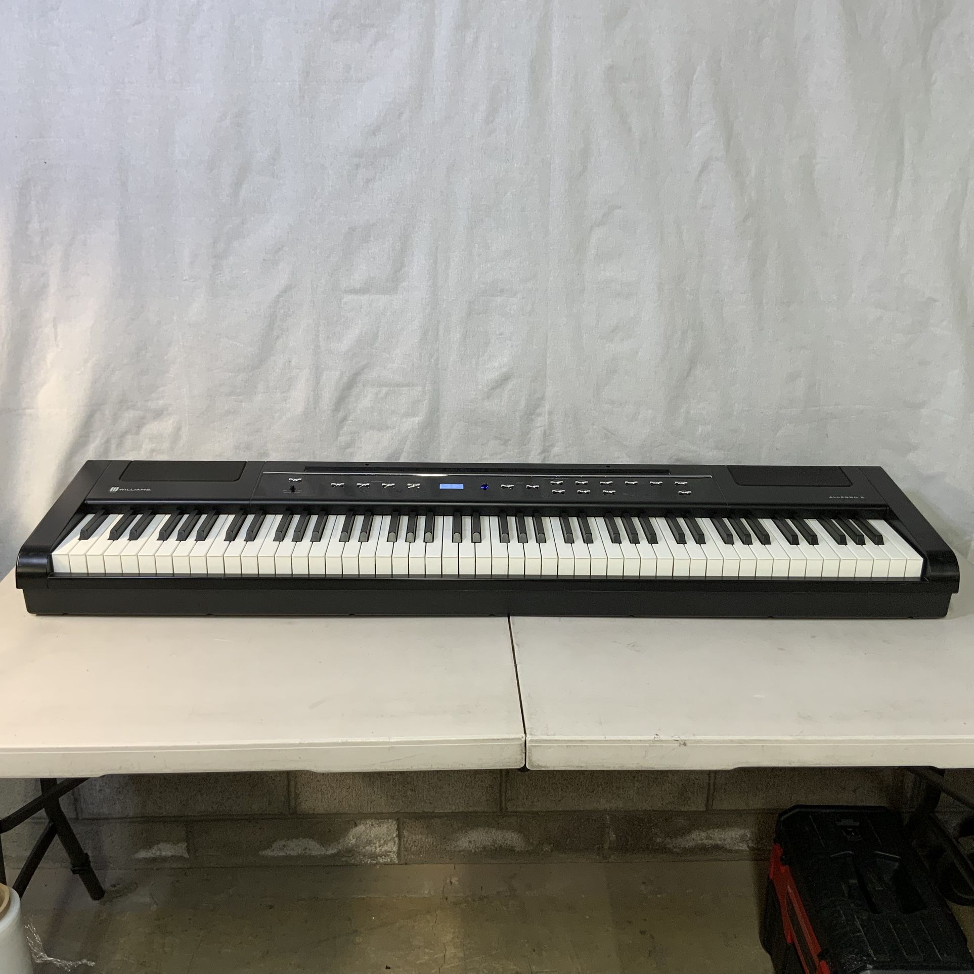 Williams Allegro 2 Keyboard, 88 Key Electric Digital Piano, Has Speakers. Batteries Included. Tested And Working.