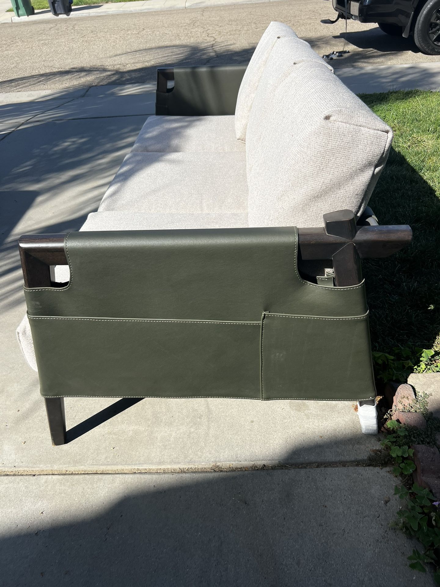 Modern Design 🛋️. $249