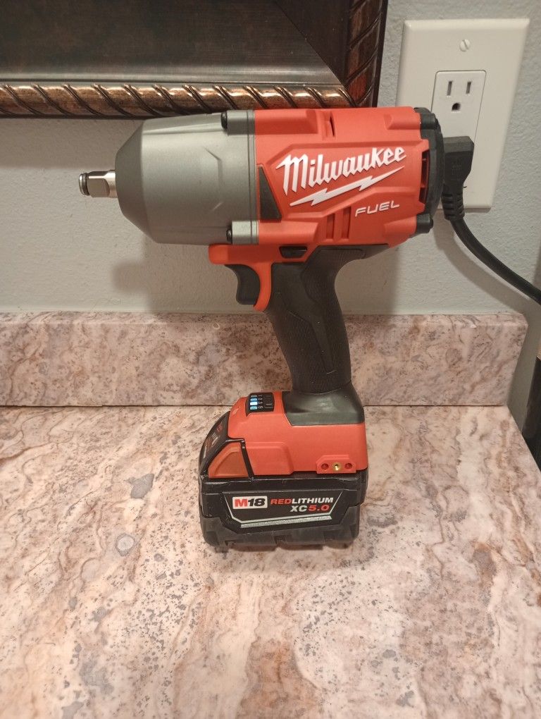 Milwaukee 1/2 Milwaukee M18 Fuel Battery Impact Driver