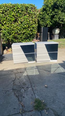 Two Nightstand gorgeous style good condition two drawers each working excellent beautiful colors size H20” W21”  D17”