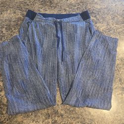 Athleta blue and white patterned pants Size 4 with zip back pockets