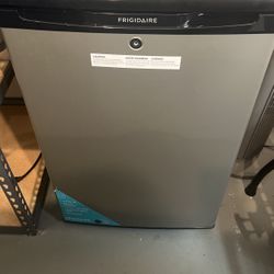 Frigidaire Mini fridge