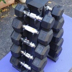 SET OF RUBBER DUMBBELLS & PYRAMID DUMBBELL RACK    (PAIRS OF :  5s  10s  15s  20s  25s)