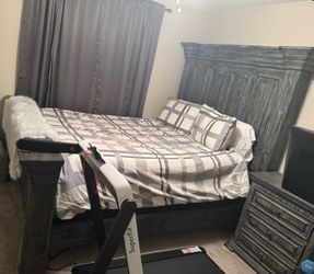 Queen bedroom set $700 OBO