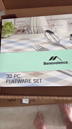 BENEVOLENCE 32 PIECE STAINLESS STEEL FLATWARE SET