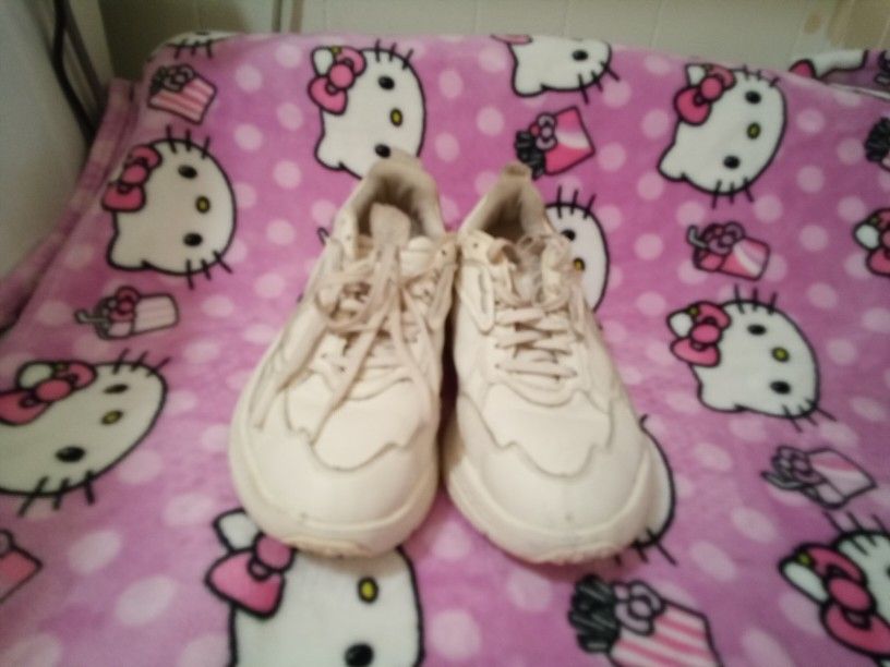 White Women Ugg Sneakers Size 7.5