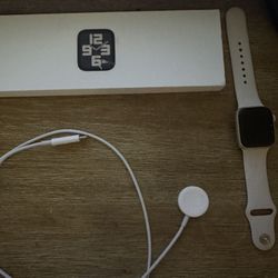apple watch se 40mm starlight