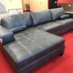 🎀Nokomis 2-Piece Sectional with Chaise and Oversized Accent Ottoman
Ashley Furniture$20 Down Payment and delivery available 