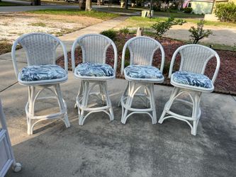 4 wicker Barstools & Serving Cart