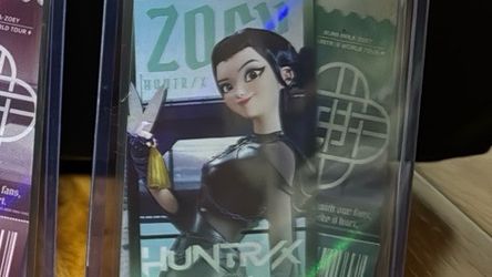 Huntr/X World Tour Zoey SSR Trading Card