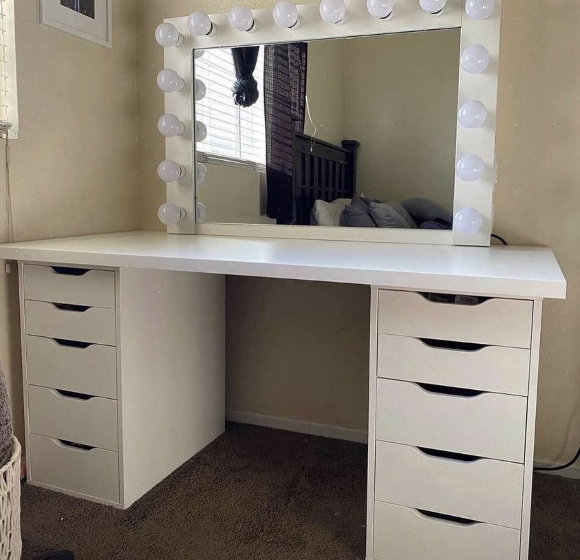 White Vanity With Lights