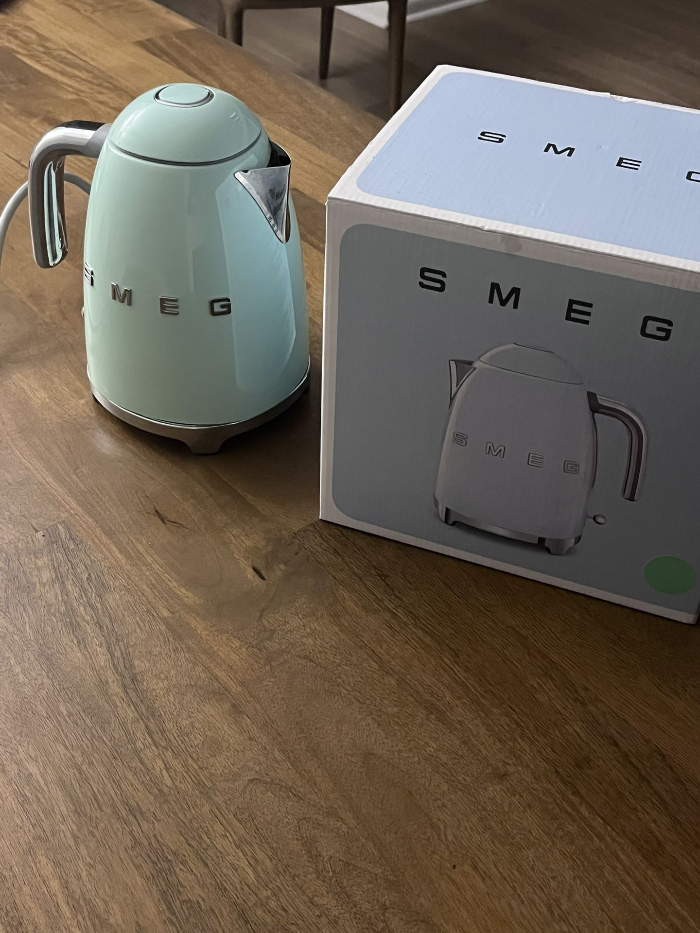 SMEG Electric Water Kettle - Pastel Green