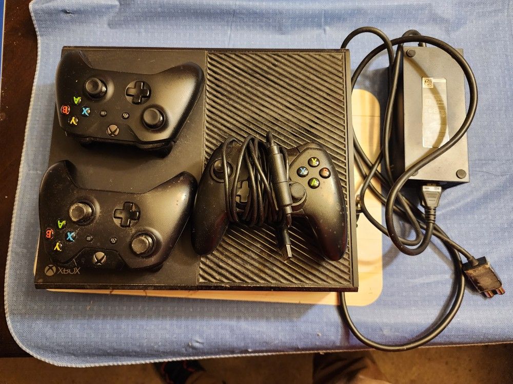 Xbox One W/2 Controllers $150Obo