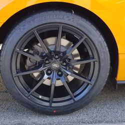 Ford Mustang Shelby Oem Gt 350 Rims And Oem Michelin Tires Complete . Less Then 400 Miles Comes with Tpms Sensors And Center Caps Both Oem