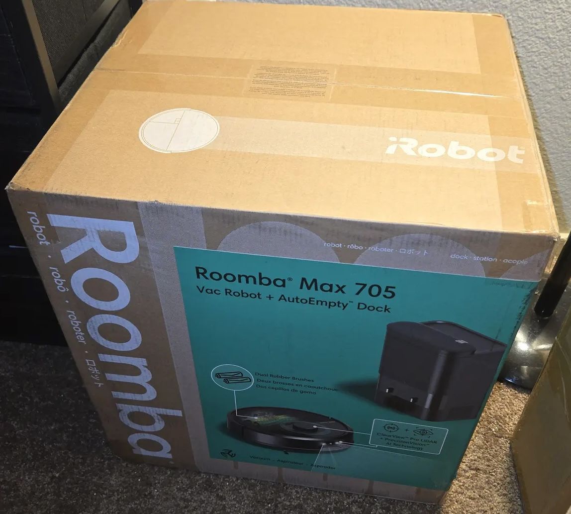 iRobot - Roomba Max 705 Vac Robot Vacuum + AutoEmpty Dock - Black