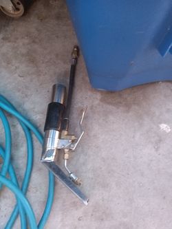 Power washer hose and gun whit carpet cleaner.