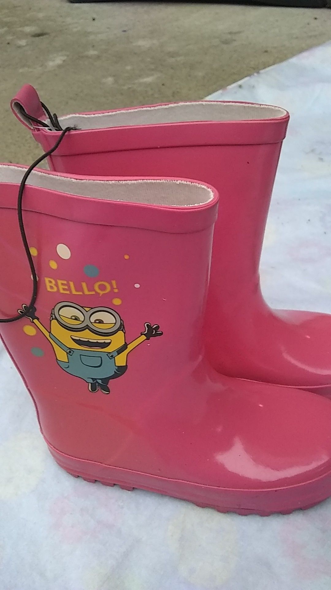 Never worn new, Despicable meSize 27 28 we should be a size 8 or 9 girls rain boots