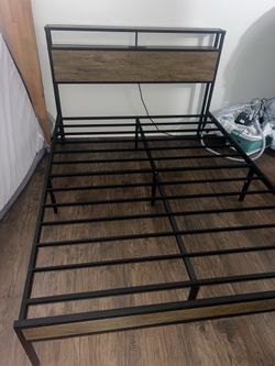*FREE QUEEN BED FRAME