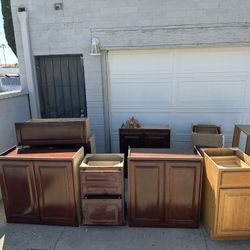 Kitchen gabinets and wood frames 