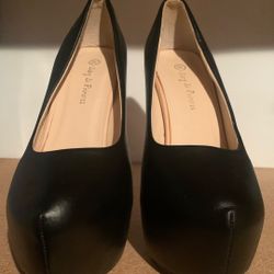 Black Pumps Never Worn Sz 36