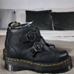 Dr.Martens Black Devon Flower Boots