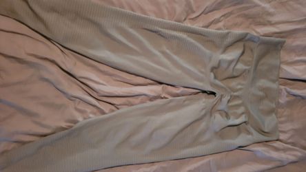 Gray butt lifting leggings