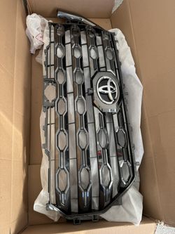 Toyota Tundra OEM Grill (Gen 3)