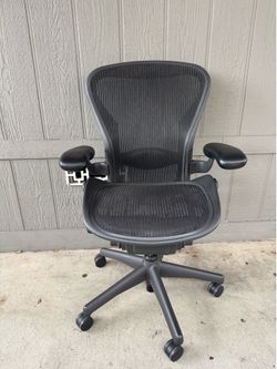 Herman Miller Aeron Chair  Size B
