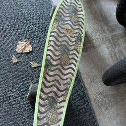 Small Skateboard Cruiser 