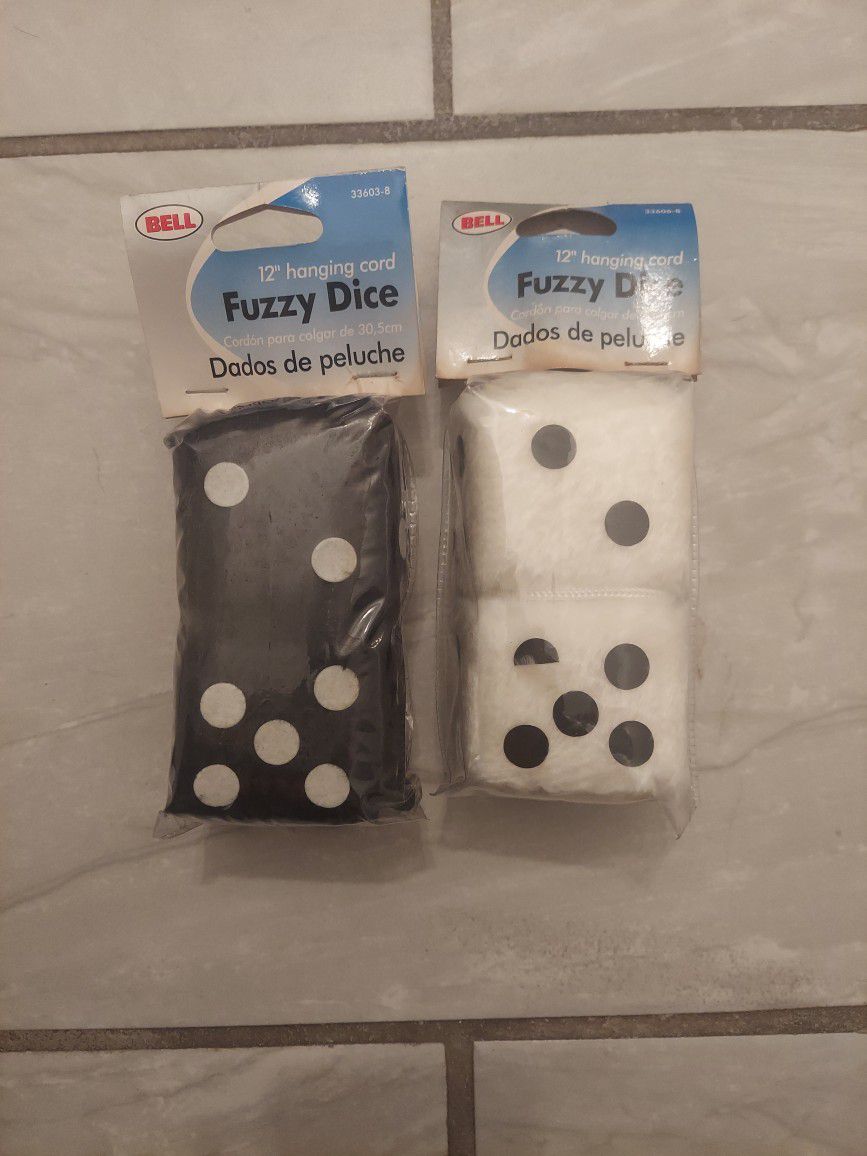 Hanging fuzzy dice - .de