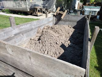 Free clean dirt.