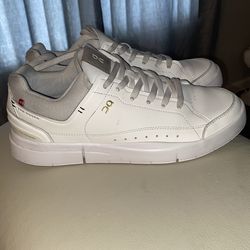 Men’s On Cloud  “The Rogger Centre Court