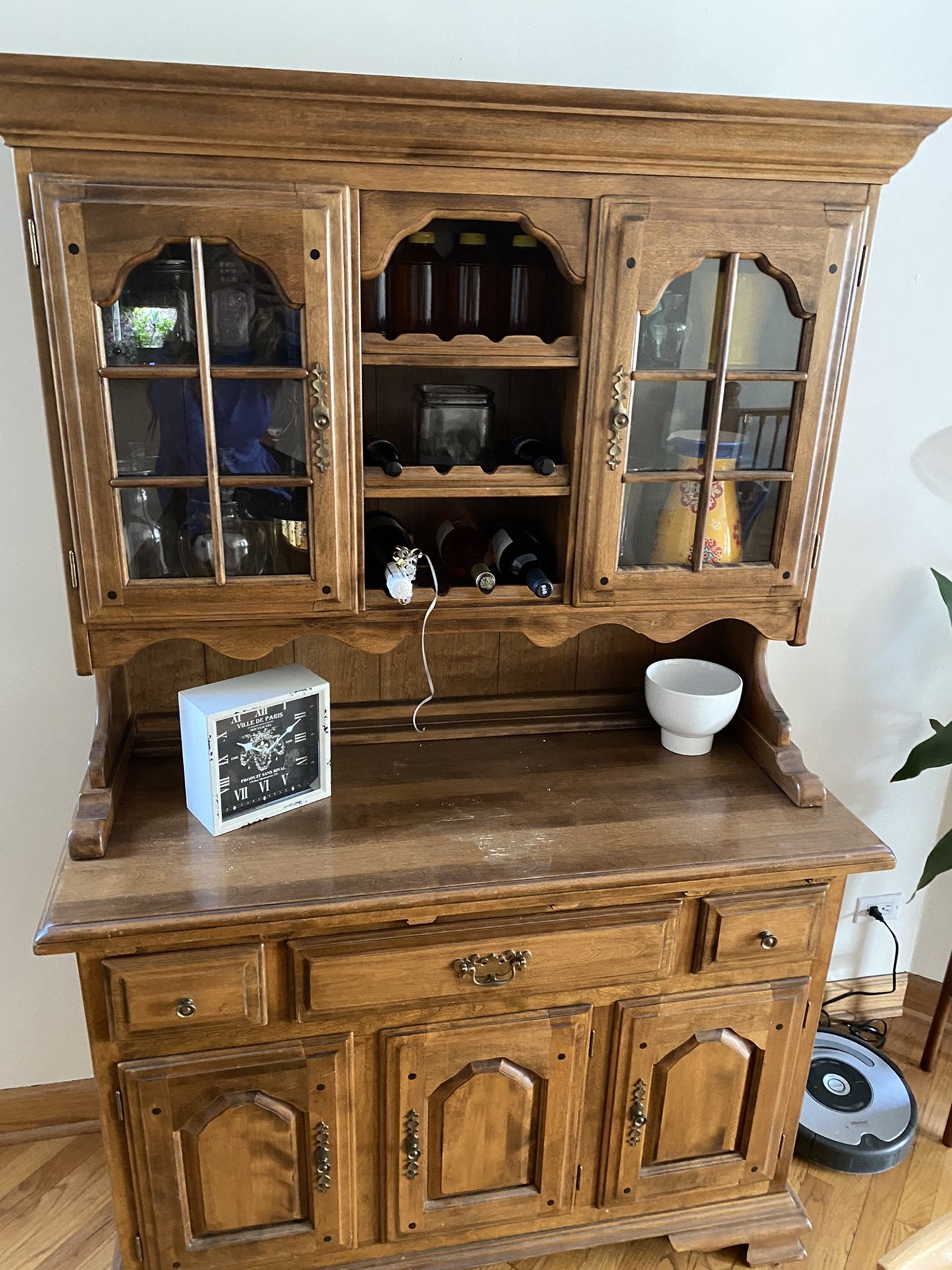 Kitchen hutch/China Cabinet