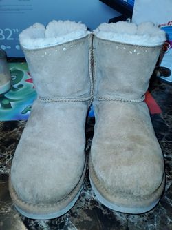 womens uggs size 8