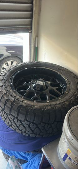 Never used tires Toyo open country bad azz set