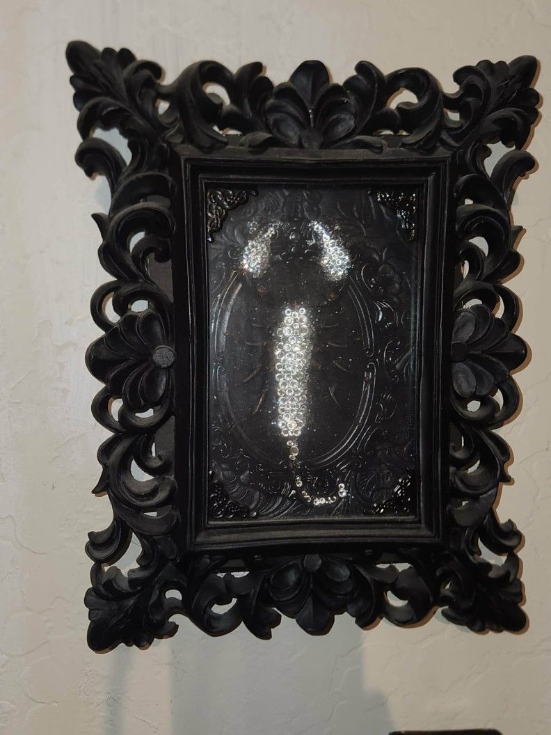 ORNATE VICTORIAN BLACK GOTHIC FRAME SWAROVSKI CRYSTAL ODDITIES SCORPION SCORPIO ZODIAC TAXIDERMY ODDITY PLAQUE SHADOWBOX PICTURE ART 