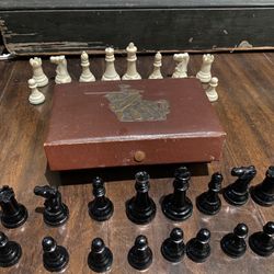 Gallant Knight Chess Set 1946