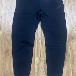 Black nike tech pants