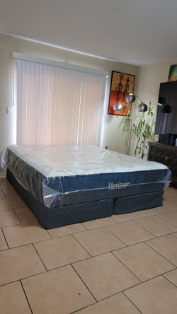 NEW CALIFORNIA KING SIZE HERITAGE MATTRESS AND BOXSPRINGS FROM BROOKLYN BEDDING FOR SALE! IN EXCELLENT CONDITION. FREE DELIVERY