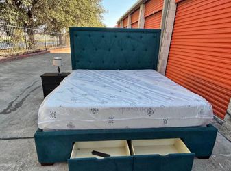 King/queen size beds Available