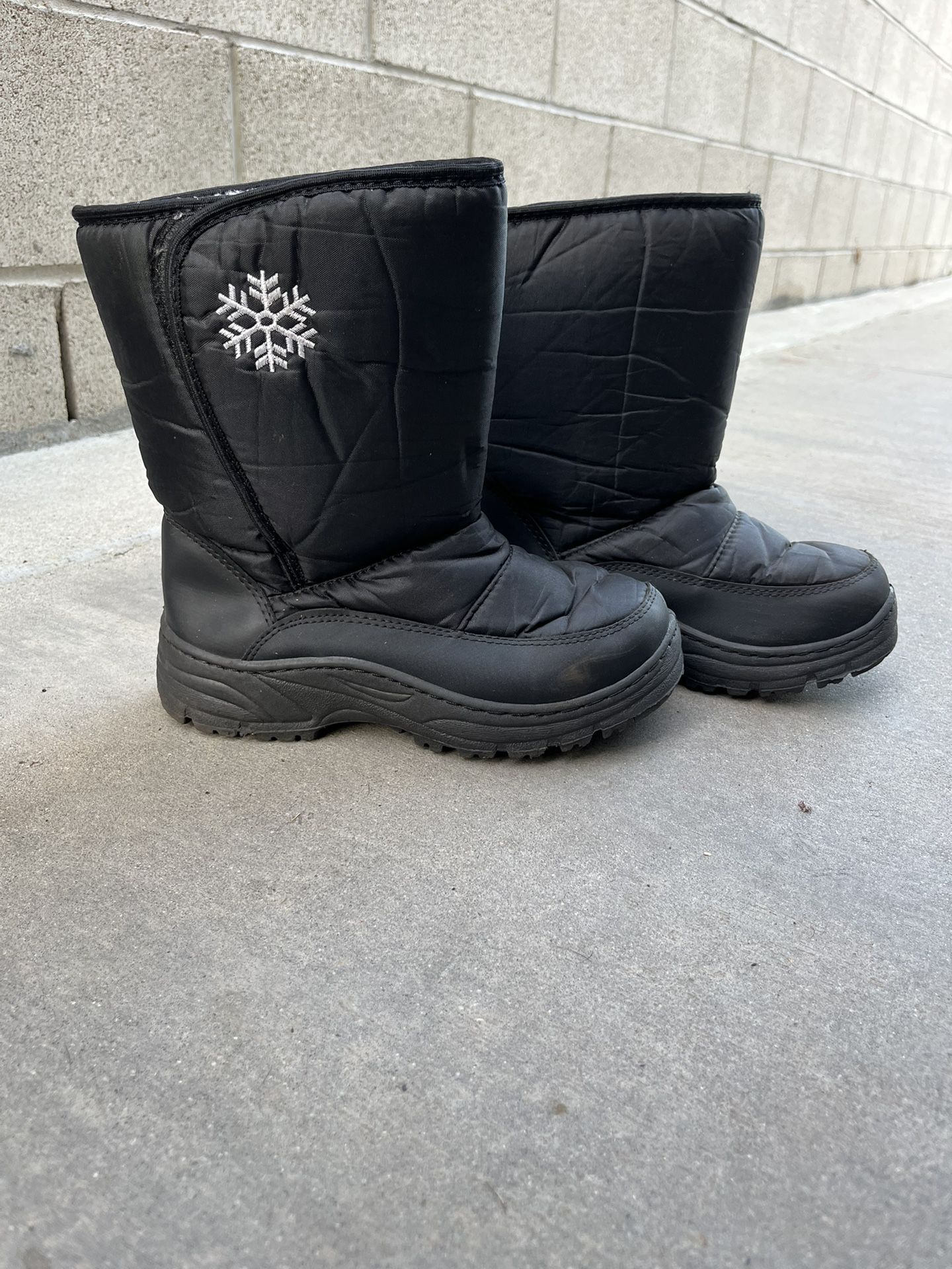 Snow Boots Women’s Size 6