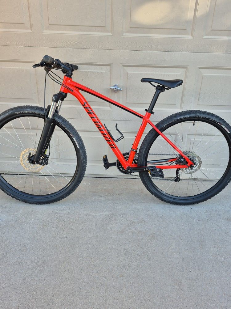 SPECIALIZED ROCKHOPPER MOUNTAIN BIKE, 29ER (MEDIUM FRAME)