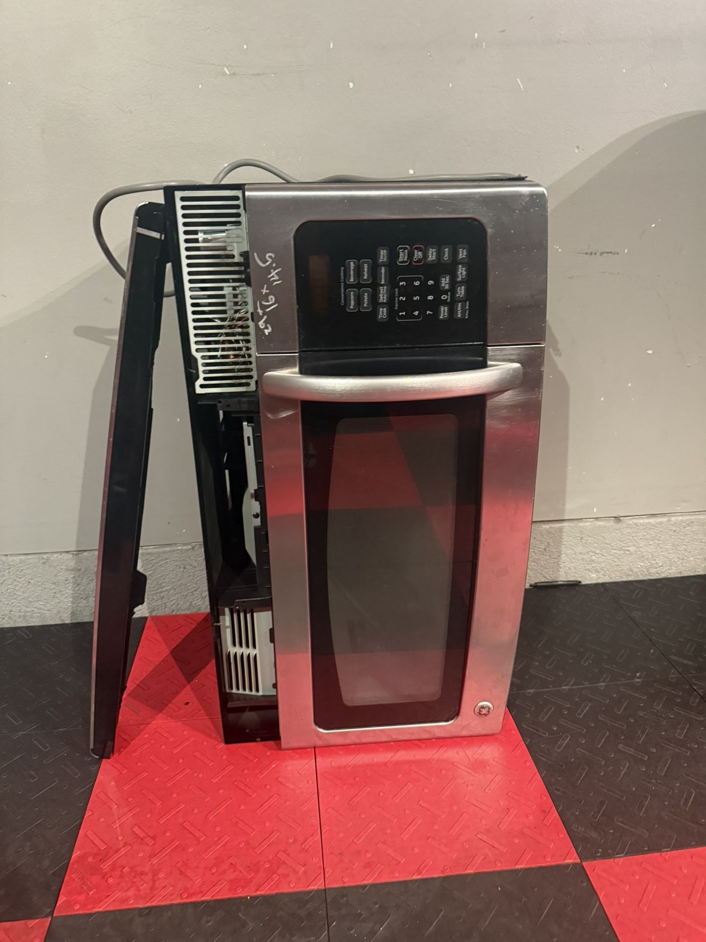 GE MICROWAVE WITH STOVE WENT FAN