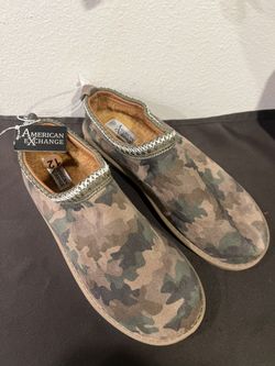Men’s Camo Slippers Size 12 