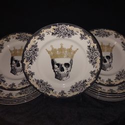 12 Victorian English Pottery Dinner Plates