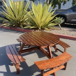 New 8-Person Wooden Outdoor Round Picnic Table w/ 4 Benches 550 LBS Bench Capacity